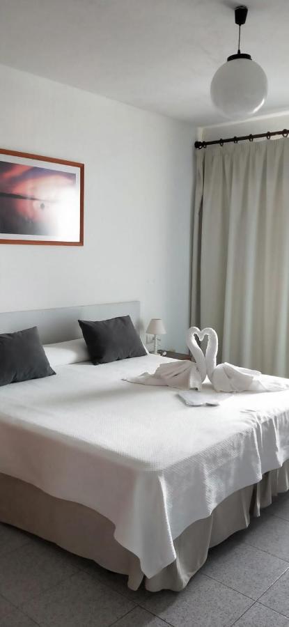 Hostal S'Algaret ฟอร์เนลส์ ภายนอก รูปภาพ