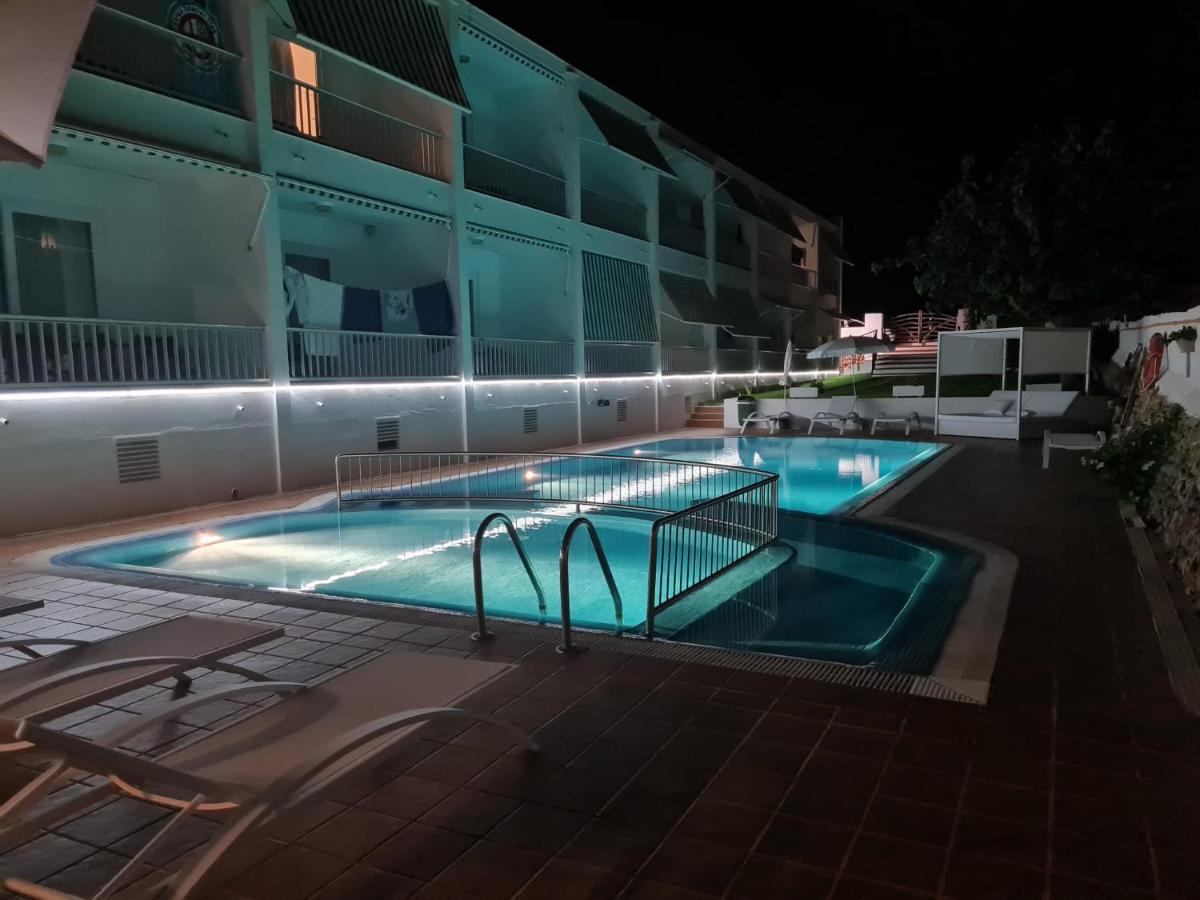 Hostal S'Algaret ฟอร์เนลส์ ภายนอก รูปภาพ