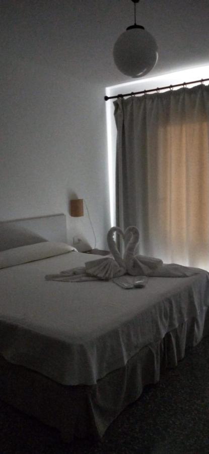 Hostal S'Algaret ฟอร์เนลส์ ภายนอก รูปภาพ