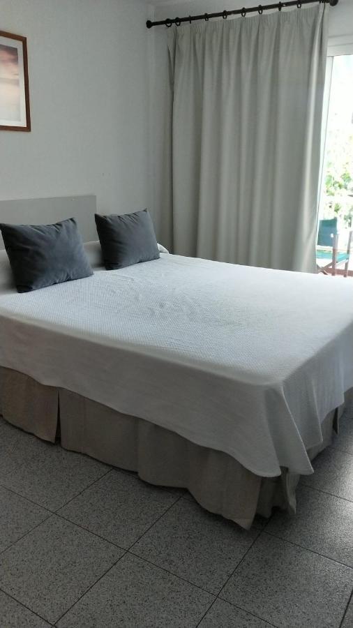 Hostal S'Algaret ฟอร์เนลส์ ภายนอก รูปภาพ
